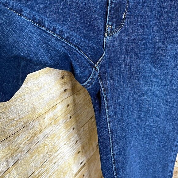 LEVI'S WOMEN'S SIZE 10R MID-RISE CLASSIC CASUAL EVERYDAY BOOTCUT JEANS - Picture 11 of 14